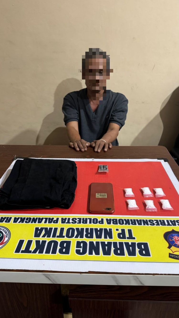 petugas berhasil mengamankan seorang laki-laki berinisial Sq (50), warga asal Banjarmasin, Kalimantan Selatan.