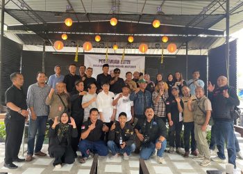 Puluhan Jurnalis dari Berbagai Media dan Wilayah di Jawa Tengah menghadiri Acara Persatuan Wartawan Nasional Independent (PWNI) dalam kegiatan Silahturahmi dan Rapat Koordinasi di Cafe Tanaga Kabupaten Purbalingga, Minggu (06/07/2025).