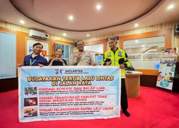 Sosialisasi disampaikan oleh Satlantas saat mengudara (melakukan siaran) bersama Radio Republik Indonesia (RRI) Pro 1 FM yang berstudio di kawasan Jalan M. H. Thamrin, Kota Palangka Raya, Kalimantan Tengah, jum, at (11/7/2025).