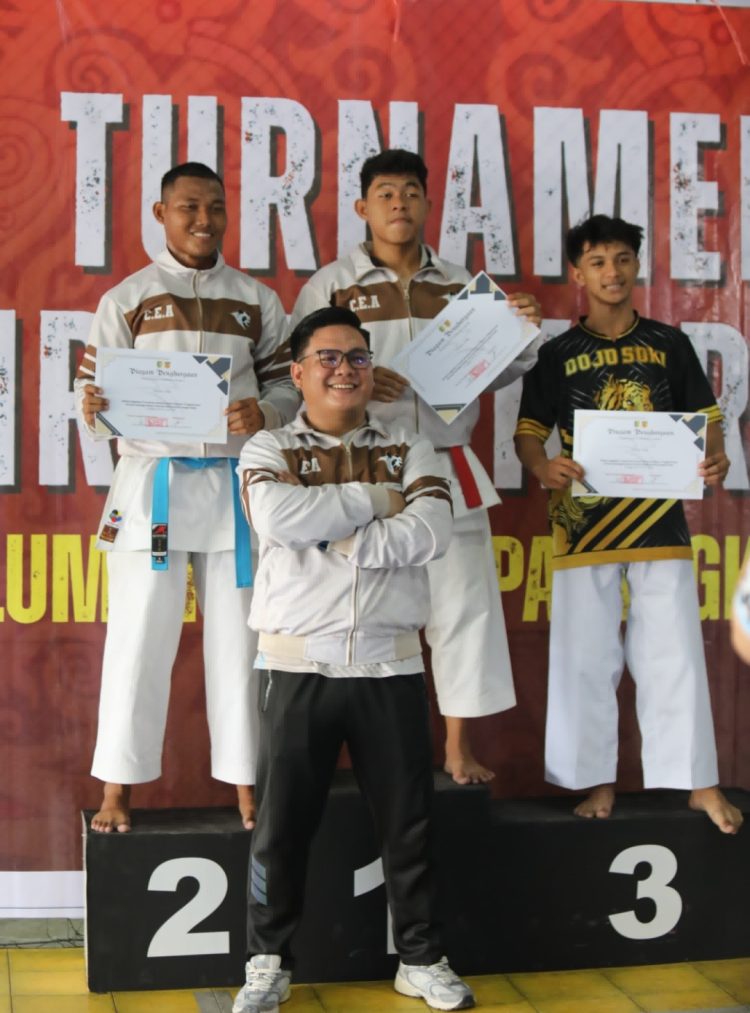 Tiga anggota Ditsamapta Polda Kalimantan Tengah (Kalteng) mencatatkan prestasi yang membanggakan dalam ajang Kejuaraan Sirkuit Karate Terbuka se- Kota Palangka Raya.