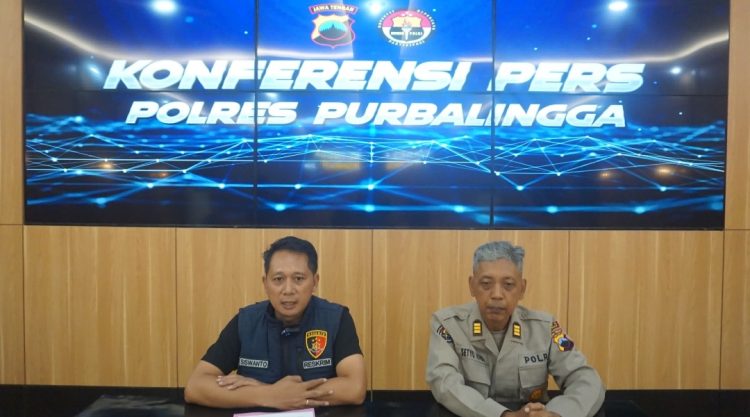 Kasat Reskrim Polres Purbalingga AKP Siswanto saat memberikan keterangan, Sabtu (12/7/2025) siang didampingi kasi humas