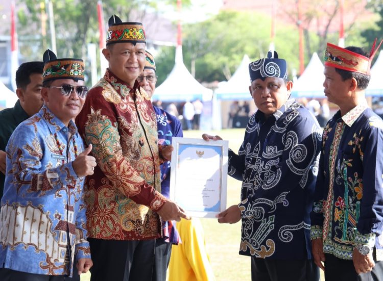 Kepala Kepolisian Daerah Kalimantan Tengah (Kalteng) Irjen Pol Iwan Kurniawan, mengikuti upacara peringatan Hari Koperasi Nasional ke-78 Tahun 2025, bertempat di Kantor Gubernur Kalteng, Sabtu (12/7/25) pagi.