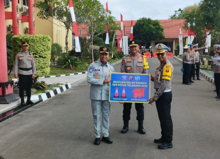 Penyerahan bantuan ini, diterima secara simbolis oleh Dirlantas Polda Kalteng Kombes Pol Yusep Dwi, di Lobby Mapolda setempat, Senin (14/7/2025) pagi.