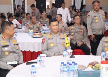 Kapolda Kalimantan Tengah (Kalteng), Irjen Pol Iwan Kurniawan, memimpin acara Kenal Pamit Direktur Lalu Lintas (Dirlantas) Polda Kalteng, bertempat di Aula Arya Dharma, Mapolda setempat, Senin (14/7/2025).