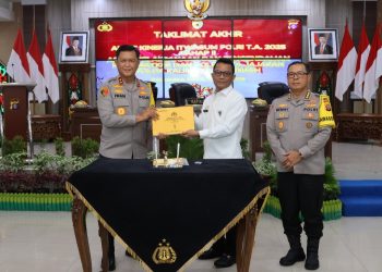 Kapolda Kalteng Irjen Pol Iwan Kurniawan, S.I.K., M.Si. saat memimpin taklimat akhir audit kinerja tahap II aspek pelaksanaan dan pengendalian Inspektorat Pengawasan Umum (Itwasum) Polri, di Aula Arya Dharma, Mapolda setempat, Selasa (15/7/25) siang.