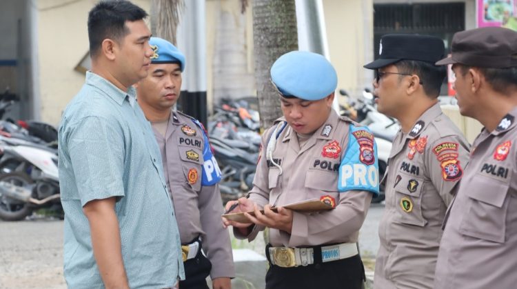 Waspers dilakukan dengan mengecek absensi atau kehadiran dan kelengkapan personel dari setiap satfung di Mapolresta Palangka Raya, Jalan Tjilik Riwut Km. 3,5, Kota Palangka Raya, Kalimantan Tengah, Rabu (16/7/2025) pagi.
