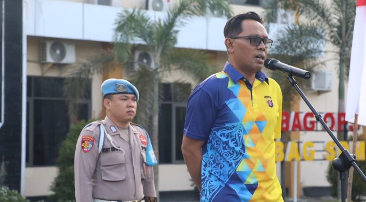 Kasatsamapta Kepolisian Resor Kota (Polresta) Palangka Raya, Polda Kalteng, AKP Suyatman berkesempatan untuk memimpin apel pagi yang dilaksanakan oleh kesatuannya, Jumat (18/7/2025) pagi.