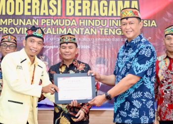 Kapolda Kalimantan Tengah (Kalteng), Irjen Pol Iwan Kurniawan, menghadiri Dialog Penguatan Moderasi Beragama bertema “Ciptakan Pemimpin Muda yang Moderat untuk Kalteng Berkah dan Maju”, yang diselenggarakan di Auditorium Hindu Kaharingan Center, Kota Palangka Raya, Sabtu (19/7/2025).