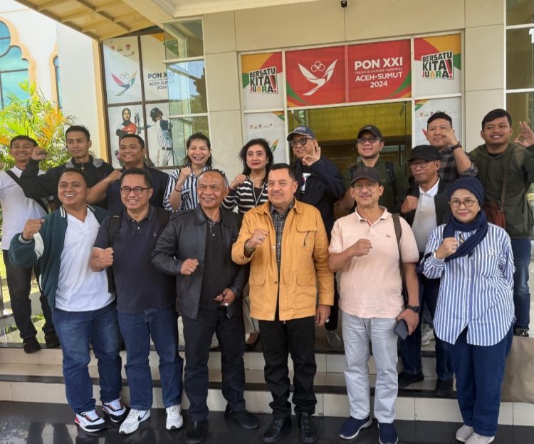 Bupati Nagan Raya Provinsi Aceh, Dr. Teuku Raja Keumangan, S.H., M.H. (TRK), menyambut langsung kedatangan puluhan tim kesehatan dari Rasuna Medical Center Jakarta di Bandara Sultan Iskandar Muda, Banda Aceh, pada Sabtu, 19 Juli 2025.