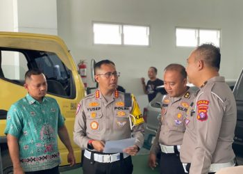 Direktur Lalu Lintas Polda Kalimantan Tengah melakukan inspeksi mendadak dengan mengecek langsung ke Gedung Pelayanan BPKB Ditlantas Polda Kalteng, Jl. Mahir Mahar Kota Palangka Raya, Selasa (22/7/2025) siang.