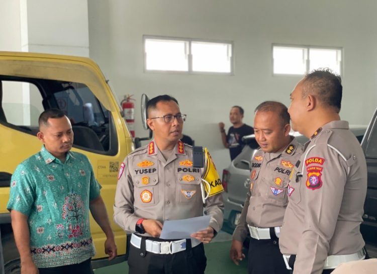 Direktur Lalu Lintas Polda Kalimantan Tengah melakukan inspeksi mendadak dengan mengecek langsung ke Gedung Pelayanan BPKB Ditlantas Polda Kalteng, Jl. Mahir Mahar Kota Palangka Raya, Selasa (22/7/2025) siang.
