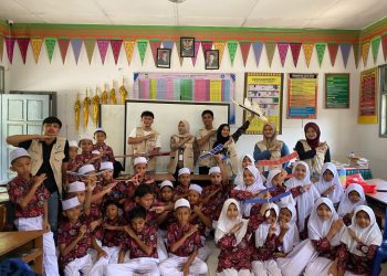 Kegiatan edukatif bertema “Pembuatan Prototype Pesawat Siswa-Siswi SDN Pertiwi Lamgarot bersama Mahasiswa KKN USK Gampong Siron”. Acara ini berlangsung di Gampong Siron, Kecamatan Ingin Jaya, Kabupaten Aceh Besar, Rabu (23/07/25), dan diikuti dengan antusias oleh para siswa dari SD Negeri Pertiwi Lamgarot