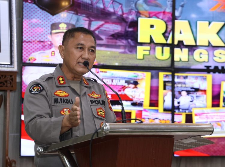 Kegiatan ini dibuka oleh, Kabidhumas Polda Kalteng Kombes Pol Erlan Munaji, diwakili Kasubbidpenmas Bidhumas AKBP Fadli, dan diikuti para peserta dari personel pengemban fungsi Pejabat Pengelola Informasi dan Dokumentasi (PPID) Satker Polda, para Kasihumas dan anggota Siehumas Polres jajaran.