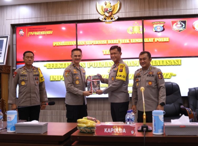 Kapolda Kalimantan Tengah (Kalteng), Irjen Pol Iwan Kurniawan membuka kegiatan penelitian yang diselenggarakan oleh Sekolah Tinggi Ilmu Kepolisian (STIK) Lembaga Pendidikan dan Pelatihan (Lemdiklat) Polri di Polda Kalteng, Kamis (24/7/25).