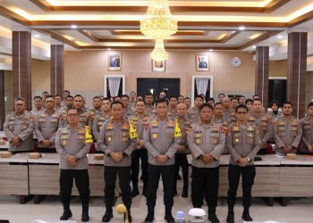 Kapolda Kalimatan Tengah (Kalteng), Irjen Pol Iwan Kurniawan, memberikan arahan khusus bagi para perwira lulusan Sekolah Staf Pimpinan Menengah (Sespimmen), Sekokah Staf Pimpinan Pertama (Sespimma), PTIK, dan SIP serta perwira baru di Polda Kalteng.