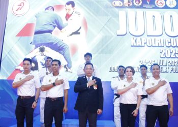 Kapolri Jenderal Polisi Drs. Listyo Sigit Prabowo menjadi wasit dalam pertandingan Judo yang diselenggarakan di Dojo Perkumpulan Judo Bhayangkara (PJB) Pusat, Lebak Bulus, Jakarta Selatan. Pertandingan ini dalam rangka Kejuaraan Judo Kapolri Cup 2025.
