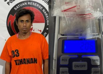 Tersangka yang diamankan adalah Darma Indra Damanik, laki-laki berusia 34 tahun dan Petugas menemukan 9 bungkus plastik klip kecil berisi diduga narkotika jenis sabu dengan berat bruto 2,06 gram. (Foto. Dok/Polres Simalungun)