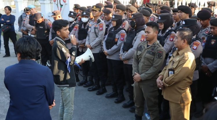 Tugas pam dilakukan pada Kantor DPRD Provinsi Kalteng, Jalan S. Parman, Kota Palangka Raya, Kalimantan Tengah, yang dipimpin oleh Kabagops, Kompol Permadi selaku koordinator pelaksanaan tugas pam, Senin (28/7/2025) sore.