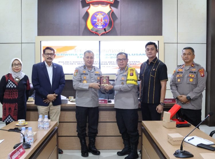Kegiatan ini, dipimpin oleh Wakil Ketua Bidang PTIK-STIK Lemdiklat Polri, Brigjen Pol Drs. Sofyan N, didampingi Irwasda Polda Kalteng Kombes Pol Dr. Benny Ganda Sudjana, dan dihadiri sejumlah peserta penelitian.