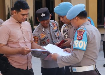 Waspers dilakukan Sipropam dengan mengecek absensi dan kelengkapan personel dari setiap satfung di Mapolresta Palangka Raya, Jalan Tjilik Riwut Km. 3,5, Kota Palangka Raya, Kalimantan Tengah, Rabu (30/7/2025) pagi.