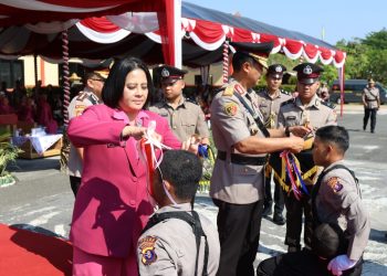 Kapolda Kalimantan Tengah (Kalteng), Irjen Pol Iwan Kurniawan, memimpin langsung upacara pembukaan Pendidikan dan Pembentukan Bintara (Diktukba) Polri Tahun 2025, di lapangan Harati Sekolah Polisi Negara (SPN) Polda Kalteng, Desa Bukit Rawi, Kab. Pulang Pisau, Prov. Kalteng, Rabu (30/7/25) pagi.