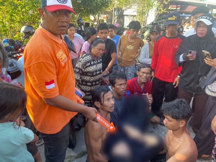 Kedua siswi Sekolah Menengah Pertama (SMP) yang dilaporkan tenggelam di gusung pasir Kelurahan Petuk Katimpun, Kecamatan Jekan Raya, Kota Palangka Raya, Kalimantan Tengah, akhirnya ditemukan telah dalam kondisi meninggal dunia.