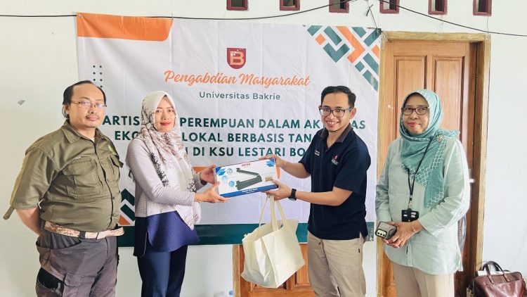 Universitas Bakrie bersama Adil Organik Indonesia melaksanakan serangkaian program pengabdian pada masyakat di Koperasi Serba Usaha (KSU) Lestari yang berlokasi di Desa Palasari, Kecamatan Cijeruk, Kabupaten Bogor.