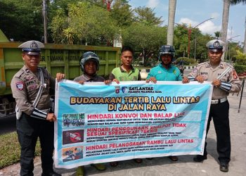 Kegiatan ini digelar di Jalan Yos Sudarso, Palangka Raya, dengan menyasar para pengguna jalan, Kamis (7/8/2025) sejak pukul 09.00 WIB.