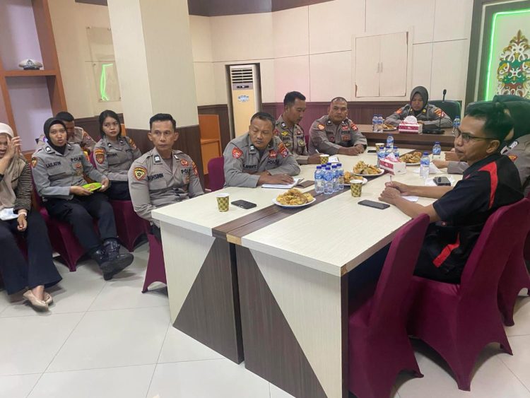 Polresta Palangka Raya mengikuti kegiatan Sosialisasi Tanda Tangan Elektronik (TTE) secara daring yang diselenggarakan oleh Divisi Teknologi Informasi dan Komunikasi (Div TIK) Polri, Kamis (7/8/2025).