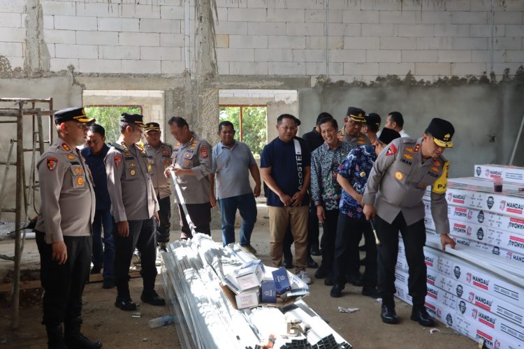 Kepala Kepolisian Daerah Kalimantan Tengah, Irjen Pol Iwan Kurniawan, melakukan peninjauan langsung kesiapan operasional Satuan Pelayanan Pemenuhan Gizi (SPPG) yang berlokasi di Jalan Panti Ajar, Muara Teweh, Kabupaten Barito Utara.