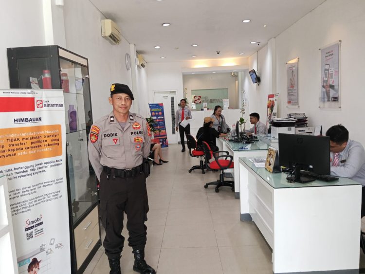 Satuan Pengamanan Objek Vital (Satpamobvit) Polresta Palangka Raya mengintensifkan imbauan kepada masyarakat, khususnya nasabah perbankan, untuk selalu waspada dalam bertransaksi.
