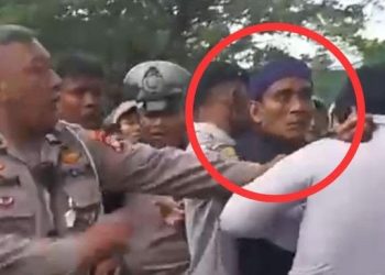 Insiden penganiayaan menimpa seorang anggota Dinas Perhubungan (Dishub) Kota Makassar, Sulawesi Selatan (Sulsel). Korban dipukul oleh seorang juru parkir liar (jukir) di kawasan Jalan Metro Tanjung Bunga, tepatnya di depan Gedung Celebes Convention Center (CCC) Makassar, Minggu (10/8/2025) sore.