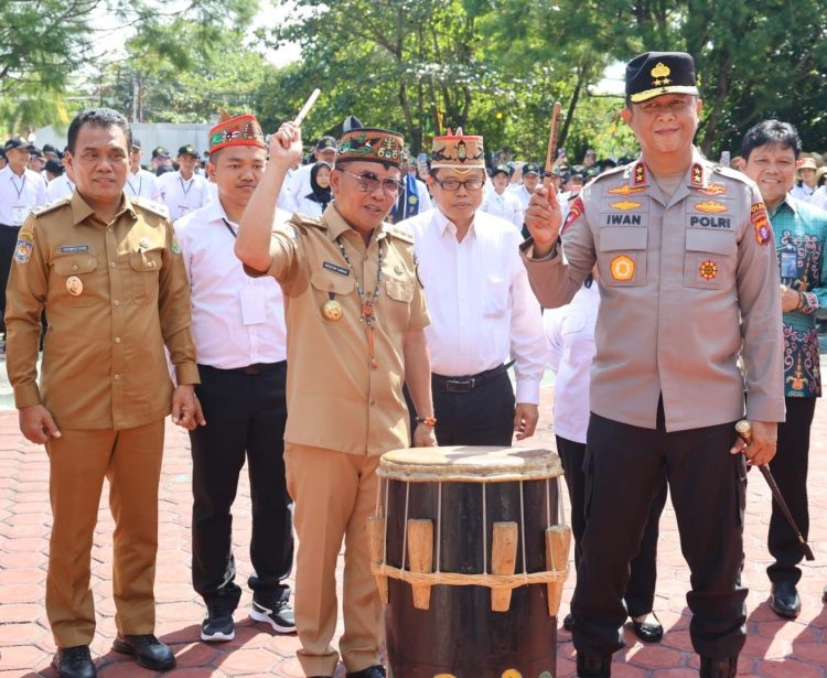 Kepala Kepolisian Daerah Kalimantan Tengah (Kapolda Kalteng), Irjen Pol Iwan Kurniawan, S.IK., M.Si. , memberikan motivasi bagi mahasiswa baru Universitas Palangka Raya (UPR).