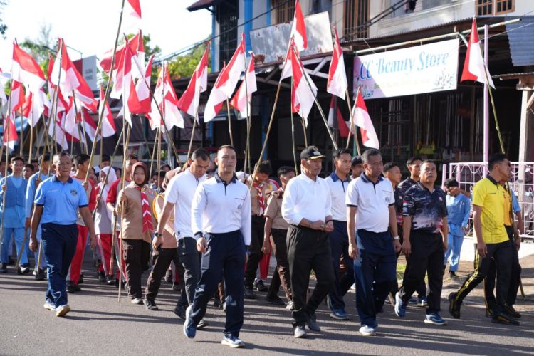 Diinisiasi Gugus Keamanan Laut (Guskamla) Komando Armada I Kota Sabang, 2.025 bendera merah putih dikibarkan oleh Wakil Wali Kota Sabang Suradji Junus bersama Forkopimda, TNI-Polri dan masyarakat.