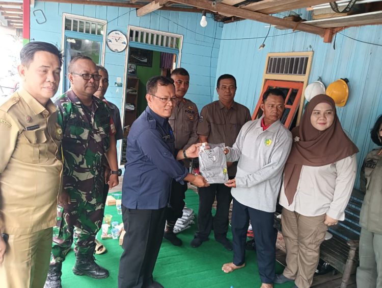 Kegiatan yang dilaksanakan di Jalan Mangkuraya RT 02 RW 01 Kelurahan Kereng Bangkirai tersebut dihadiri oleh Dinas Perikanan Provinsi Kalteng, Dinas Perikanan Kota Palangka Raya, Lurah Kereng Bangkirai, Bhabinkamtibmas dan Satpol PP Kota Palangka Raya, serta perwakilan kelompok nelayan penangkap ikan Kelurahan Kereng Bangkirai.