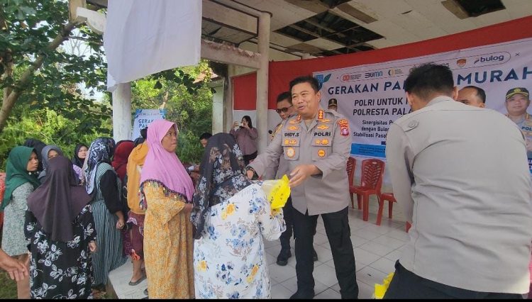 Ratusan warga Kelurahan Tanjung Pinang, Kecamatan Pahandut, tampak antusias mendatangi Gerakan Pangan Murah yang digelar Polresta Palangka Raya bekerja sama dengan Perum Bulog Kanwil Kalimantan Tengah, Rabu (13/8/2025).