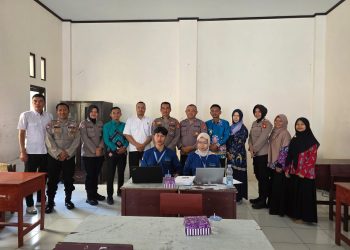 Seksi Hukum (Sikum) Polresta Palangka Raya menghadiri undangan pembentukan Kelompok Kerja (Pokja) di MTs Fathul Jannah, Jalan RTA Milono Km 2,5, Rabu (13/8/2025).