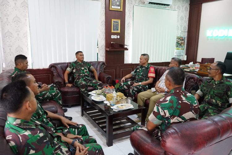 Kapolres Ogan Komering Ilir (OKI) AKBP Eko Rubiyanto, S.H., S.I.K., M.H. menerima kunjungan silaturahmi dari Komandan Brigade Infanteri (Danbrigif) 8/Garuda Cakti (GC) Kolonel Inf Enrico Setiyo Nugroho, S.Sos., M.Tr.(Han) di Mapolres OKI, Rabu (13/08/25).