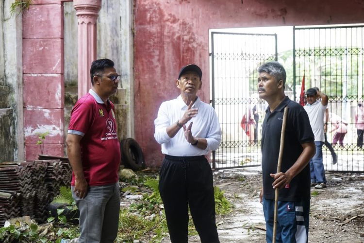 Wakil Wali Kota Sabang Suradji Junus turut hadir dan turun langsung melakukan pembersihan di kawasan tribun Sabang Fair dan Sabang Hill.