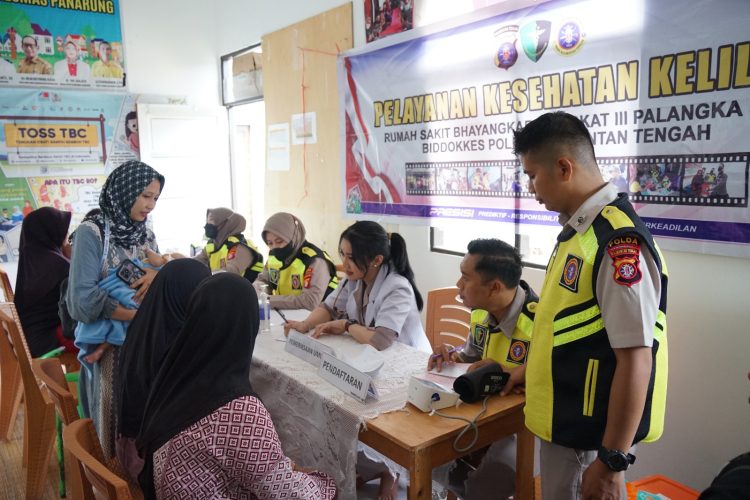 Kegiatan yang dilaksanakan berlokasi di Jalan Kecipir Kelurahan Panarung, Kota Palangka Raya ini dihadiri oleh tenaga kesehatan Rumkit Bhayangkara yang memberikan berbagai layanan, antara lain pemeriksaan kesehatan umum, pemantauan tumbuh kembang balita, pemeriksaan ibu hamil, imunisasi, penimbangan berat badan, hingga pemberian vitamin dan obat-obatan.