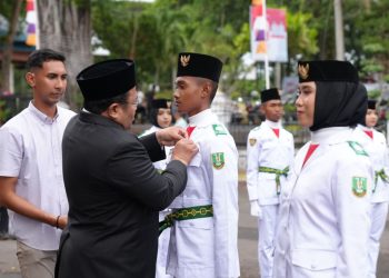 Wali Kota Sabang Zulkifli H. Adam resmi mengukuhkan 30 anggota Pasukan Pengibar Bendera Pusaka (Paskibraka) Kota Sabang Tahun 2025, dalam upacara yang berlangsung di Pendopo Wali Kota Sabang, Jum'at sore (15/8/25).