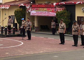 Polres Samosir menggelar Upacara Peringatan Hari Juang Polri pada Kamis (21/8/2025) di lapangan Mako Polres Samosir. Upacara dimulai pukul 07.45 WIB dengan Inspektur Upacara dipimpin langsung oleh Kapolres Samosir AKBP Rina Frillya, S.I.K.