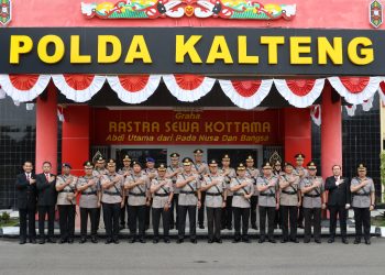 Upacara ini dipimpin langsung oleh, Kapolda Kalteng Irjen Pol Iwan Kurniawan, S.IK., M.Si. selaku Inspektur Upacara (Irup) dan dihadiri Wakapolda Brigjen Pol Dr. Rakhmad Setyadi, S.IK., S.H., M.H. , sejumlah pejabat utama serta personel Polda Kalteng.