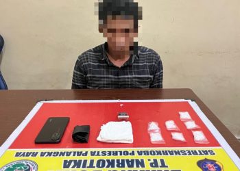 Seorang pria berinisial AAS (35) alias Salim diamankan beserta barang bukti berupa 7 paket yang diduga narkotika jenis shabu dengan berat kotor sekitar 35,59 gram, Rabu (20/8/2025) malam.