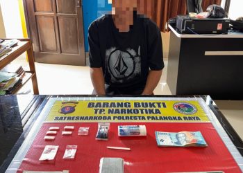 Seorang pria bernama RH (34) yang diduga sebagai pengedar sabu.
