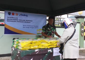 Kodim 1016/Palangka Raya bersama Bulog menggelar kegiatan Gerakan Pangan Murah (GPM) yang bertempat di depan Makodim 1016/Plk jalan Ahmad Yani Palangka Raya, Jumat (22/08/2025).