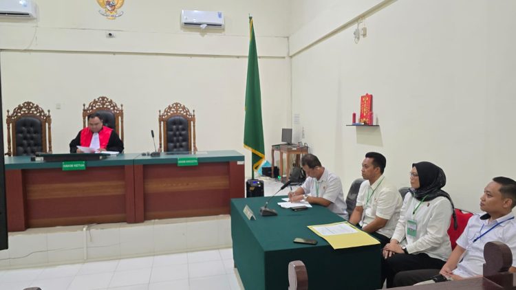 Dalam putusan sidang praperadilan yang bertempat di Pengadilan Negeri (PN) Muara Teweh, pada Selasa (19/8/2025) pukul 15.00 WIB tersebut, dipimpin oleh Muhammad Riduansyah, S.H. sebagai Hakim tunggal dan Panitera Richard Rinaldy, S.P., S.H.