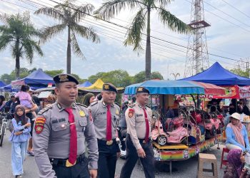 Personel Satuan Pengamanan Objek Vital (Sat Pamobvit) Polresta Palangka Raya melaksanakan patroli dialogis di kawasan Car Free Day (CFD) Bundaran Besar, Minggu (24/8/2025).