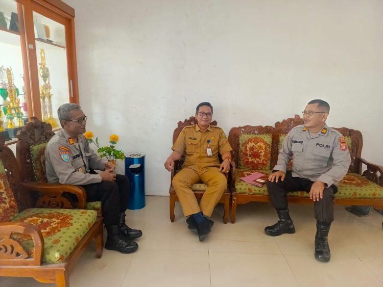 Sat Binmas Polresta Palangka Raya yang dipimpin Kasatbinmas AKP Dig Supriyo bersama anggotanya melaksanakan koordinasi dan pengajuan proposal ke Dinas Pertanian Kota Palangka Raya, Senin (25/8/2025) pukul 10.00 WIB.