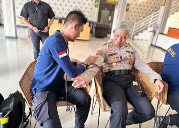 Seksi Kedokteran dan Kesehatan (Sidokkes) Polresta Palangka Raya melaksanakan pemeriksaan kesehatan rutin bagi seluruh personel, Selasa (26/8/2025).